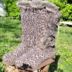 Bearpaw Genevieve slip-on boot leopard print, suede, fur-topped size 6